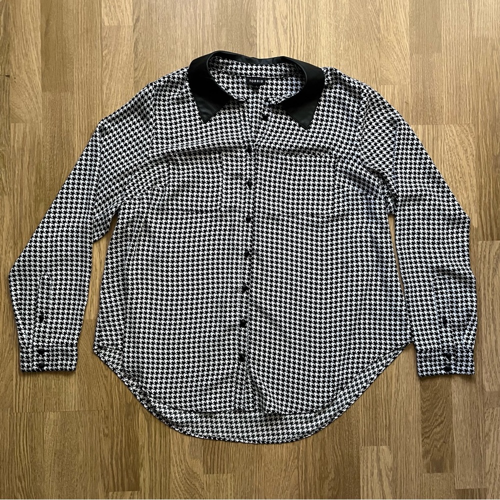 Torrid houndstooth light blouse 1xl black white